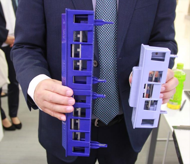 ↑右が従来モデルに搭載されているストリーマユニット、左が「MCK70U」に搭載したツインストリーマユニット