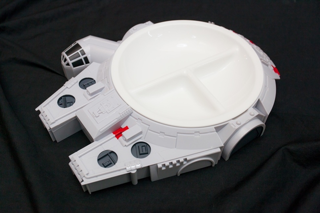 C-3POの靴にミレニアム・ファルコンのランチプレート!?　ヒネリが利いた「スター・ウォーズ」グッズが最新作を待ちきれない人とともにあらんことを！