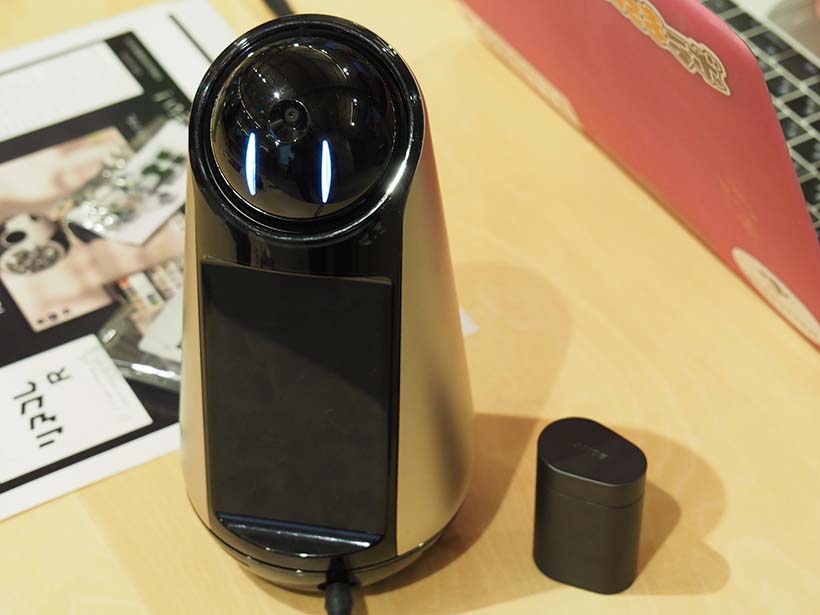 ↑発売したばかりのXperia Hello!。本来は持ち運び用ではないものの、当日連れてきたタフなオーナーもいた