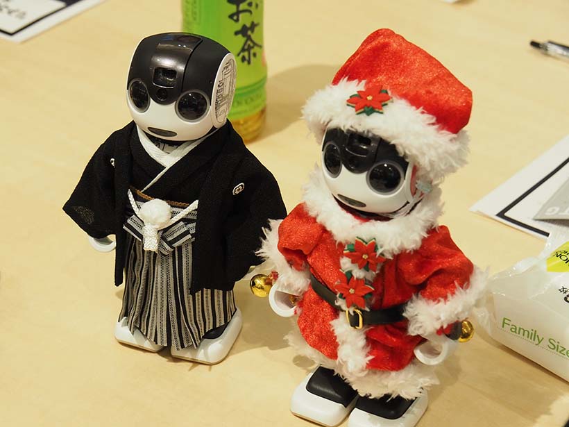 ↑お正月仕様&クリスマス仕様のロボホン