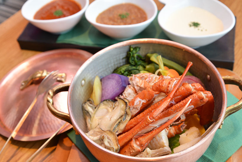 ↑「バーニャフレイダ エチュベ(蒸し)鍋」(一人前/1922円)。料理の提供は2人前から(※写真は2人前)