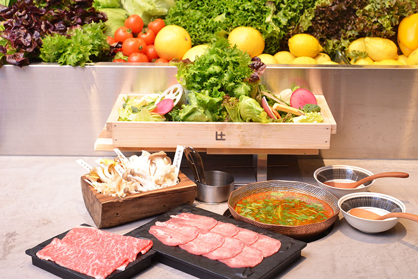↑厳選肉と新鮮野菜を好きな味で好きなだけ!