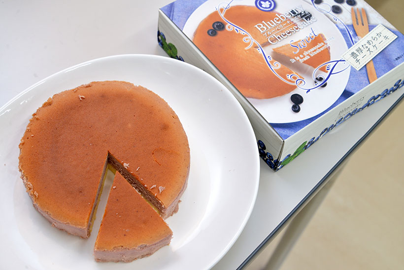 ↑木更津ブルーベリーの濃厚チーズケーキ 1500円(税抜)。木更津のブルーベリーを使用して低温熟成焼きでじっくりと仕上げた濃厚でなめらかな味わいです