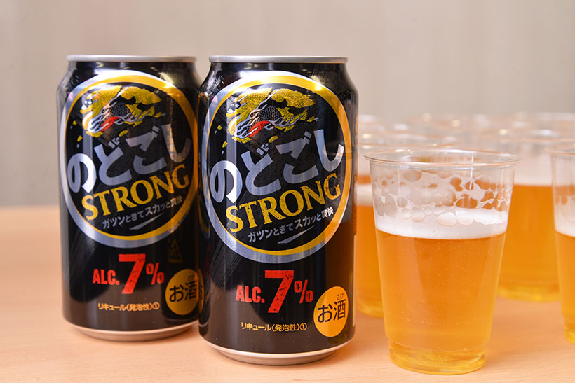 ↑黒い缶ですが、黒ビールではなく中身は琥珀色です