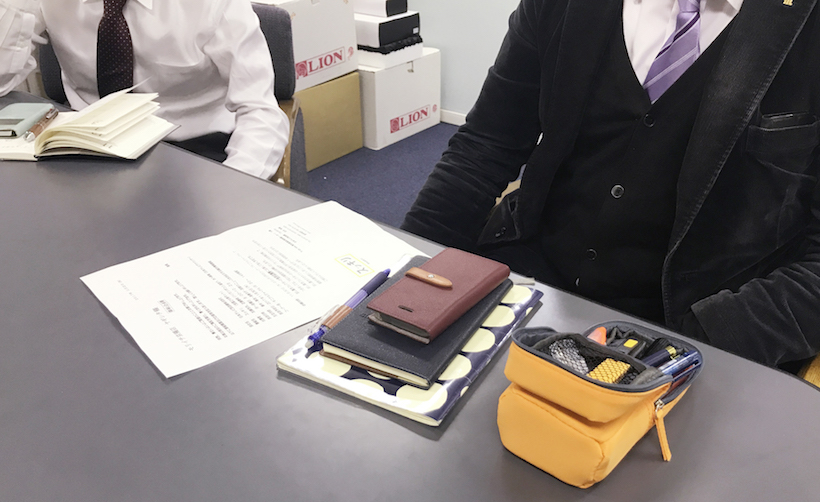 ↑寝かせた状態。これなら注目も受けずにやりすごせるはず