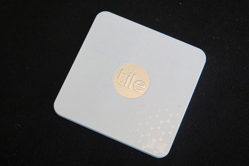 ↑クレジットカード2枚分くらいの厚さの「TILE SLIM」(3480円)