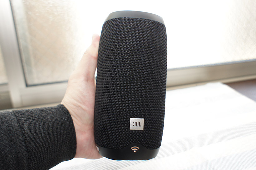 ↑JBL LINK 10。片手に収まるサイズ
