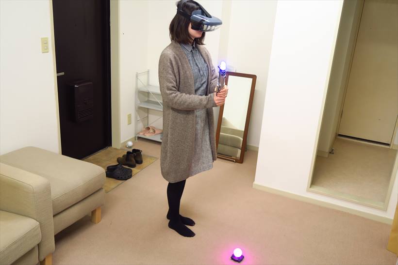 ↑これで準備は完了。ライトセーバーは短いので振り回してもそこまで危険はないが、できるだけ周りに物がない場所で使おう