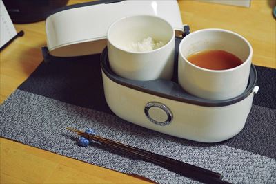 ↑炊飯容器では湯沸かしも可能。インスタント味噌汁を作るといった使い方も◎