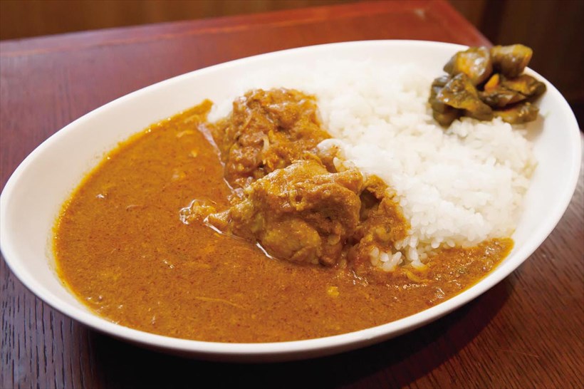 ↑よもだカレー(490円)。ワンコインで楽しめる絶品カレー。半カレー(270円)にして、そばとセット注文する人も多い