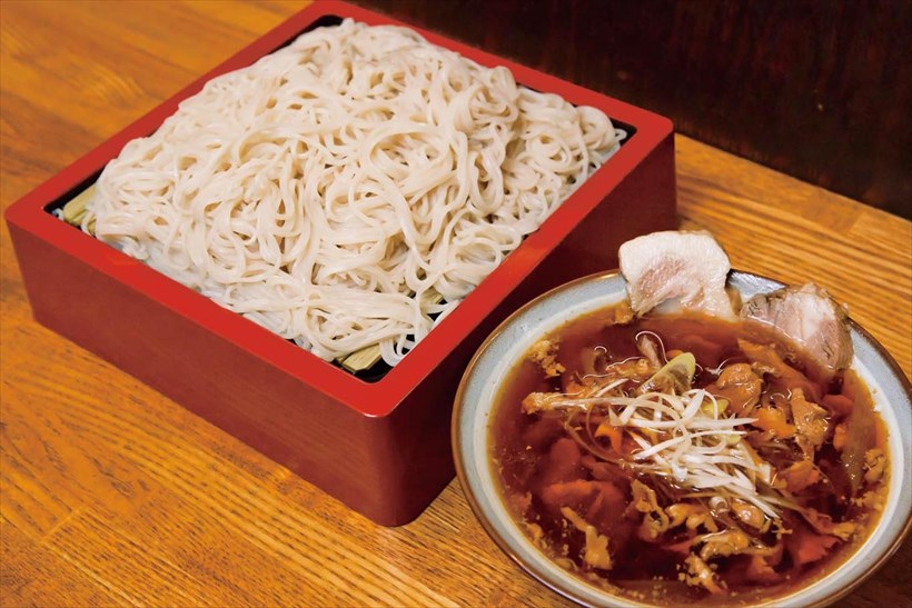 ↑しっかり味つけされたチャーシューがたっぷり入った「冷し肉そば」はボリューム満点