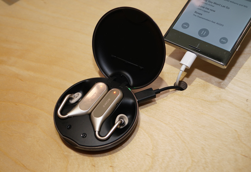 ↑ソニーモバイルが開発中のオープン型完全ワイヤレスイヤホン