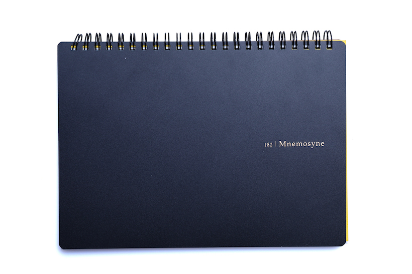 ↑マルマン「Mnemosyne(ニーモシネ)」A5リングノート(方眼/無地/7㎜罫)594円