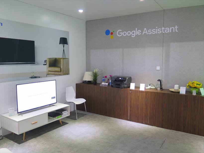 ↑中国の新興メーカーのブースでも、Googleアシスタントを用いたスマート家電を展示