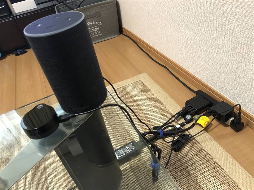 ↑便利なスマート赤外線リモコンだが、スマートスピーカーと別に設置しなければならないのが難点。個人的には多少値上がりしたとしても、「Clova WAVE」のようにAmazon AlexaにもGoogle Homeにも赤外線リモコンを内蔵してほしいところ