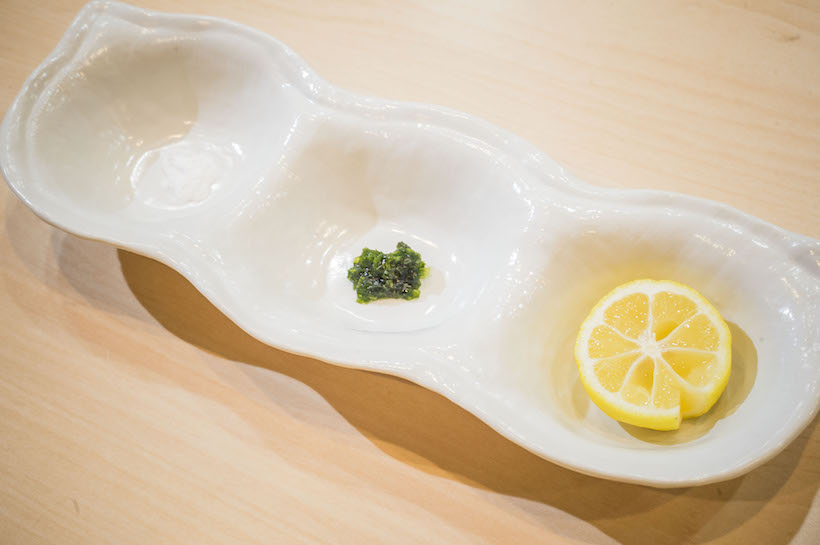↑左から、沖縄産のぬちまーす、浜名湖産の生海苔、湯河原産のユズ。そのまま麺に付けて食べたり、薬味として使ったりといった食べ方ができるのも、このつけ麺の醍醐味だ