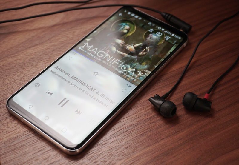 ↑ゼンハイザー「IE 800 S」をつないでMQA版と通常版を聴き比べてみた