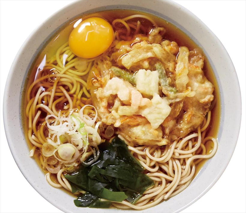 ↑海鮮かき揚げ天玉そば(500円)。「爽亭」の「かき揚げ天そば」のうち、池袋店のみ海鮮かき揚げがのっている