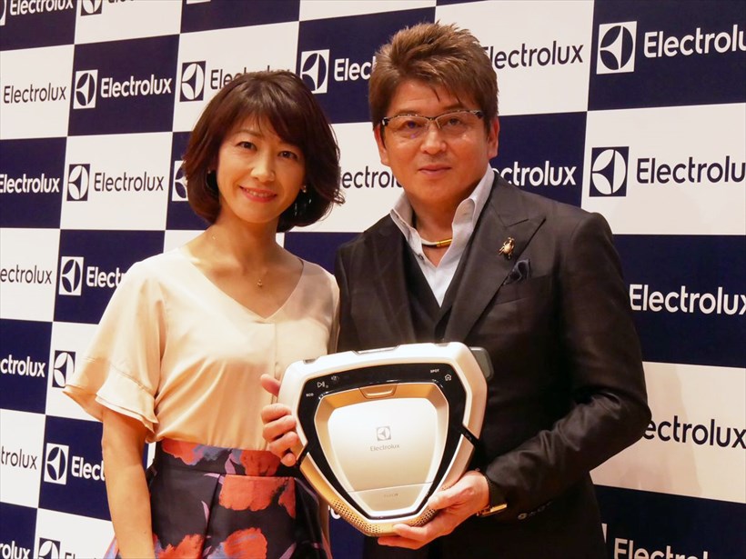 ↑哀川翔さんと高田真由子さんもロボット掃除機の性能に驚いていました 