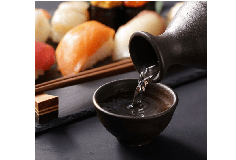 日本酒をさらにおいしく飲むために手びねりで「マイぐい呑み」を作ろう！