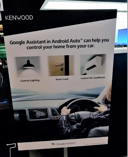 ↑Google Homeをコントロールする専用アプリ「Google Assistant」を車載で利用するデモも披露された