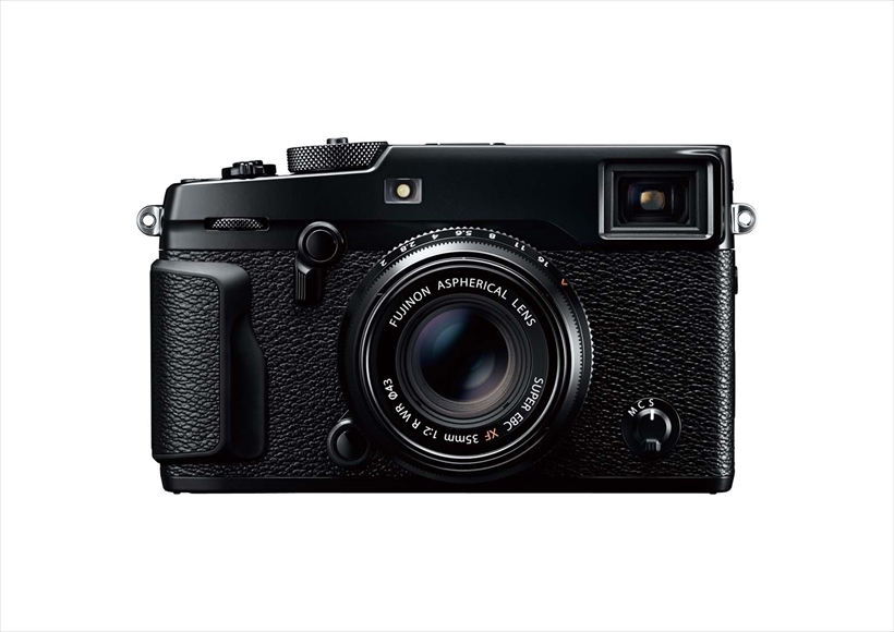 ↑同社の旗艦モデルの1つ、X-Pro2。EVFとOVFを切り替えて使用できる、エレクトロニックレンジファインダー機。クリアで広いファインダー像が特徴だ