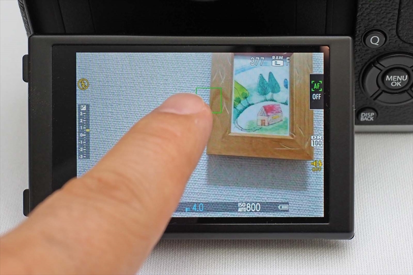 ↑静電式タッチパネルの採用により、撮影時に「タッチフォーカス」や「フォーカスエリア選択」、「タッチショット」が可能になった