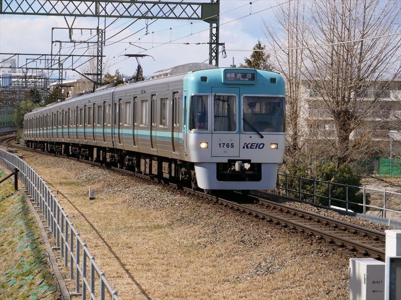 ↑遠方から向かってくる電車を高速連写+AF-Cモードで撮影。AFはしっかり追従し、約20コマの全カットで正確なピントを確認できた。120mm相当 シャッター優先オート(F7.1 1/500秒)ISO200 WB:オート