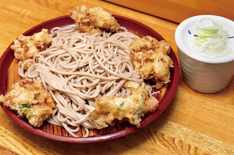 歌舞伎とセットで楽しむ「立ち食いそば」といえば? 甘めのつゆが抜群に合う「もりかき」で著名な東銀座の名店