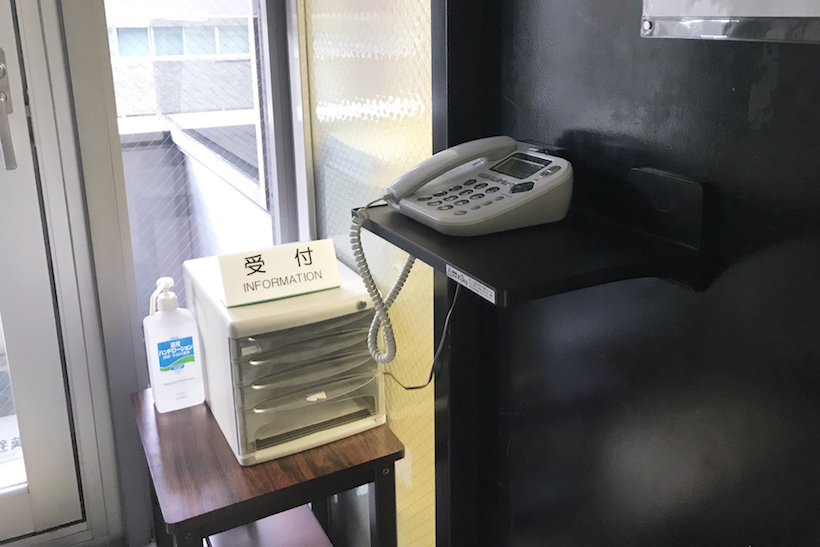 ↑オフィス入り口のドアに、呼び出し電話を載せてしまうことだってできる