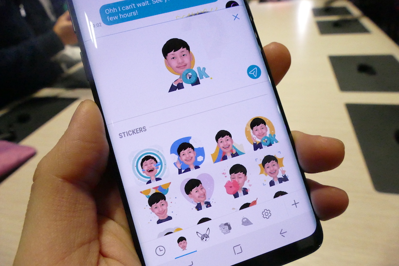 ↑メッセージアプリで顔のアイコンをタップすると、作成したスタンプを選択して送信できる