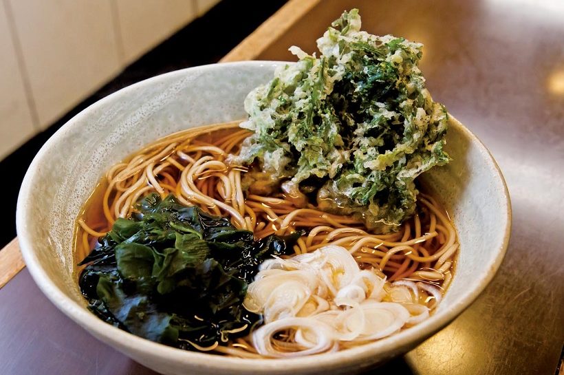 【立ち食いそば】打ちたて「戸隠そば」がこの価格でいいの!? 自家製麺に「2か月寝かせたかえし」が効いた岩本町「みのがさ」