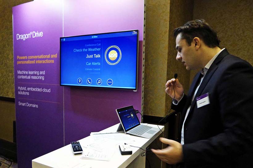 ↑ニュアンス社は別ホテルで専用会場を用意。そこではAI音声アシスタントを使って遠隔操作する「Dragon Drive」のデモが披露された