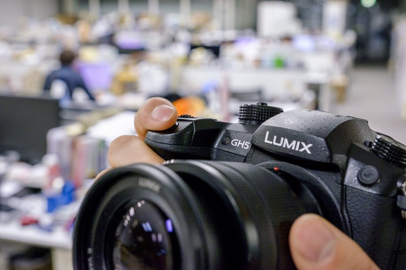 ハイブリッドミラーレス一眼は仕事カメラの最適解!? 「LUMIX GH5」導入1か月レポ
