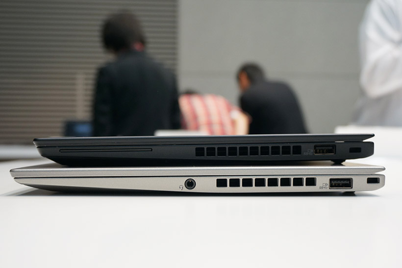 ↑X280(上)とX1 Carbon(下)。厚みはX280のほうが2mmほど厚い