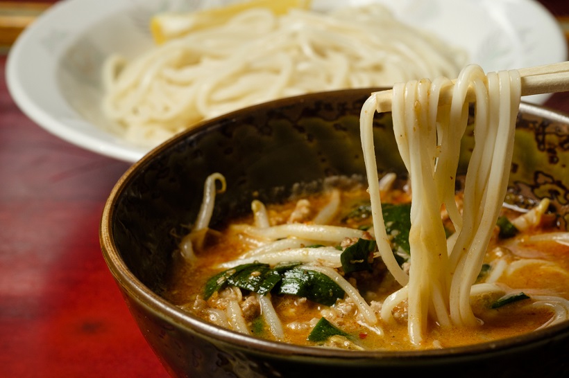 【街中華の名店】常識破りの「ダヌダヌツケメン」は自家製麺×ピリ辛で激ウマ！下落合住民がうらやましくなる「龍栄」