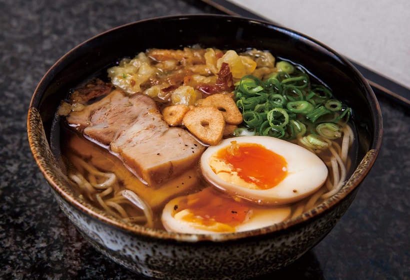 【立ち食いそば】こう見えてラーメンじゃない!? 元フレンチシェフが作る創作そばで話題の田町の名店
