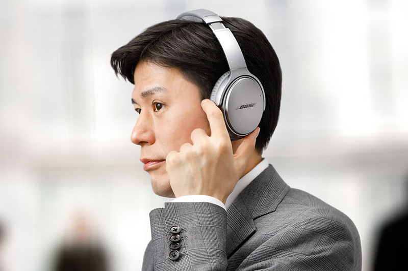 “歩きスマホ”はこれで卒業! 音声アシスト搭載でビジネスでもプライベートでも使えるボーズ「QC 35 II」