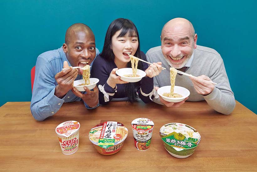 海外の人に日本の「カップ麺」は合う?? 流行りの「糖質オフ麺」を試食してもらった