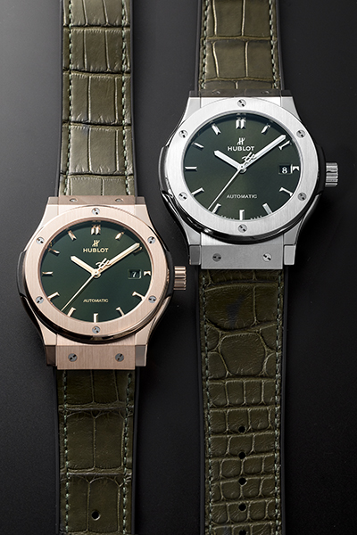 「クラシック・フュージョン」右：チタニウム 45mm　88万5600円／Ref.511.NX.8970.LR　右：キングゴールド 42mm　221万4000円／Ref.542.OX.8980.LR 自動巻き（直径33mmはクオーツ）。5気圧防水