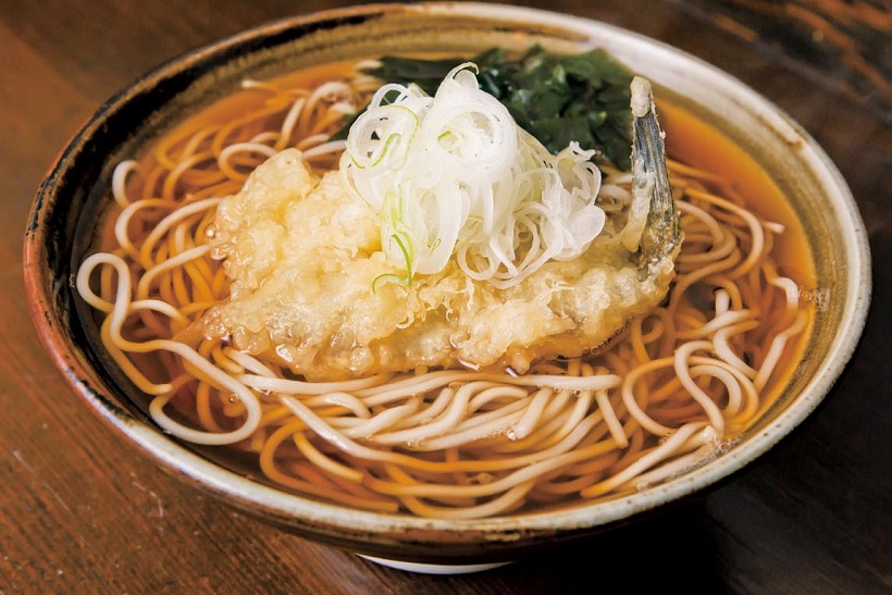 【立ち食いそば】「新鮮な白身の天ぷら」といえばココ! 地元ビジネスマンに愛される本郷の名店