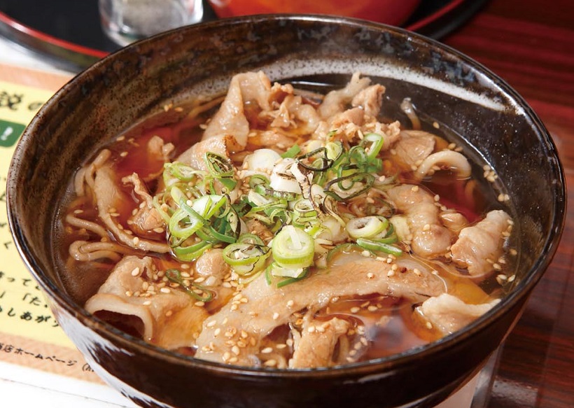 【立ち食いそば】つゆに豚のうまみが溶けだす幸せ…斬新な「塩だしそば」で知られる稲荷町の名店