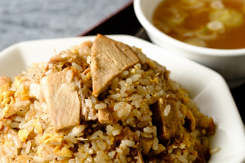 【街中華の名店】何を食べても全部がウマい大山の「丸鶴」! しっとり炒飯、レタス炒飯、担担麺すべてが最高だ