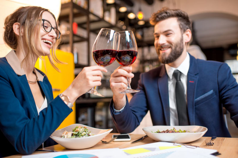 「ビジネスの成功は、前夜の食事で決まる」「食べ放題に行くならランチタイム」……食事の心がけを変えれば仕事がうまくいく！