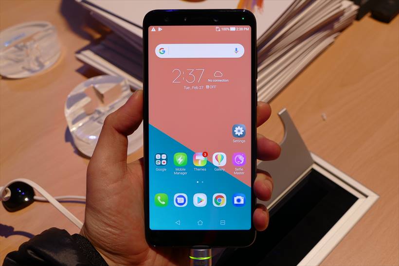 ↑ZenFone 5 Liteは6インチのフルHD+(2160x1080ピクセル)ディスプレイを搭載