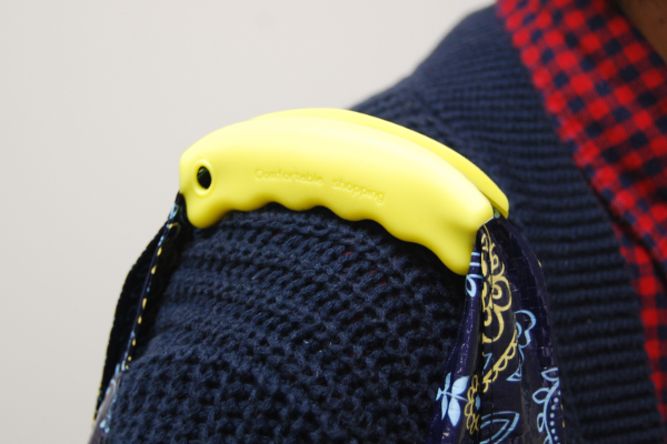 コミケ常連が大興奮! あらゆる袋から手のひらを守る100均の逸品「お買い物らくらくグリップ」を要チェック！