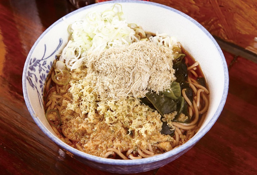 【立ち食いそば】もちもち麺につゆと具材が絡みつく! 味と価格に信念を感じる門前仲町の名店