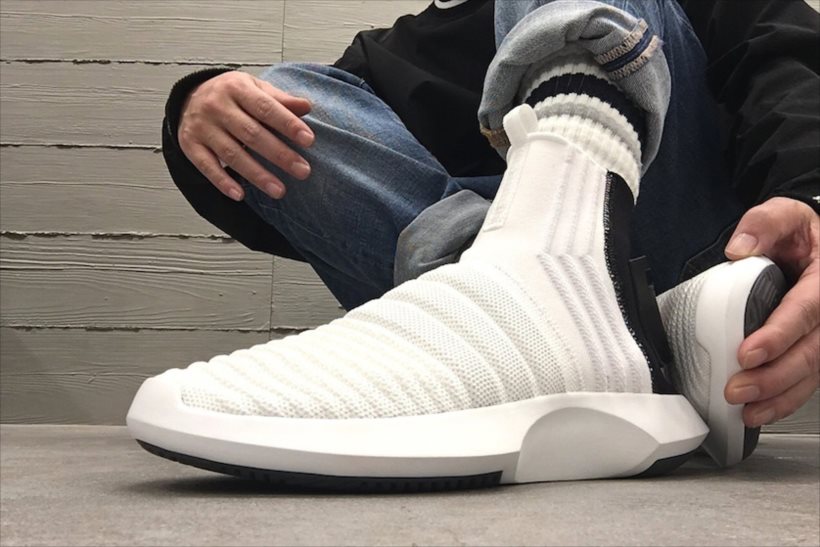 スピード感あふれるビジュアルが斬新!! 「adidasプライムニット」と「攻めのデザイン」がベストマッチ！