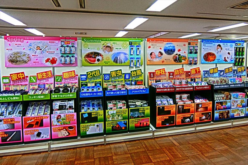 ↑バイヤー向けの展示会で、このように実際に店舗での売り場を想定した展示が行われていました