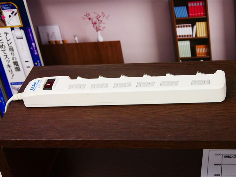 ↑こちらもよく見かける、個別スイッチ付きの電源タップ。7月頃にはさらに改良された新製品が発売されるとのこと